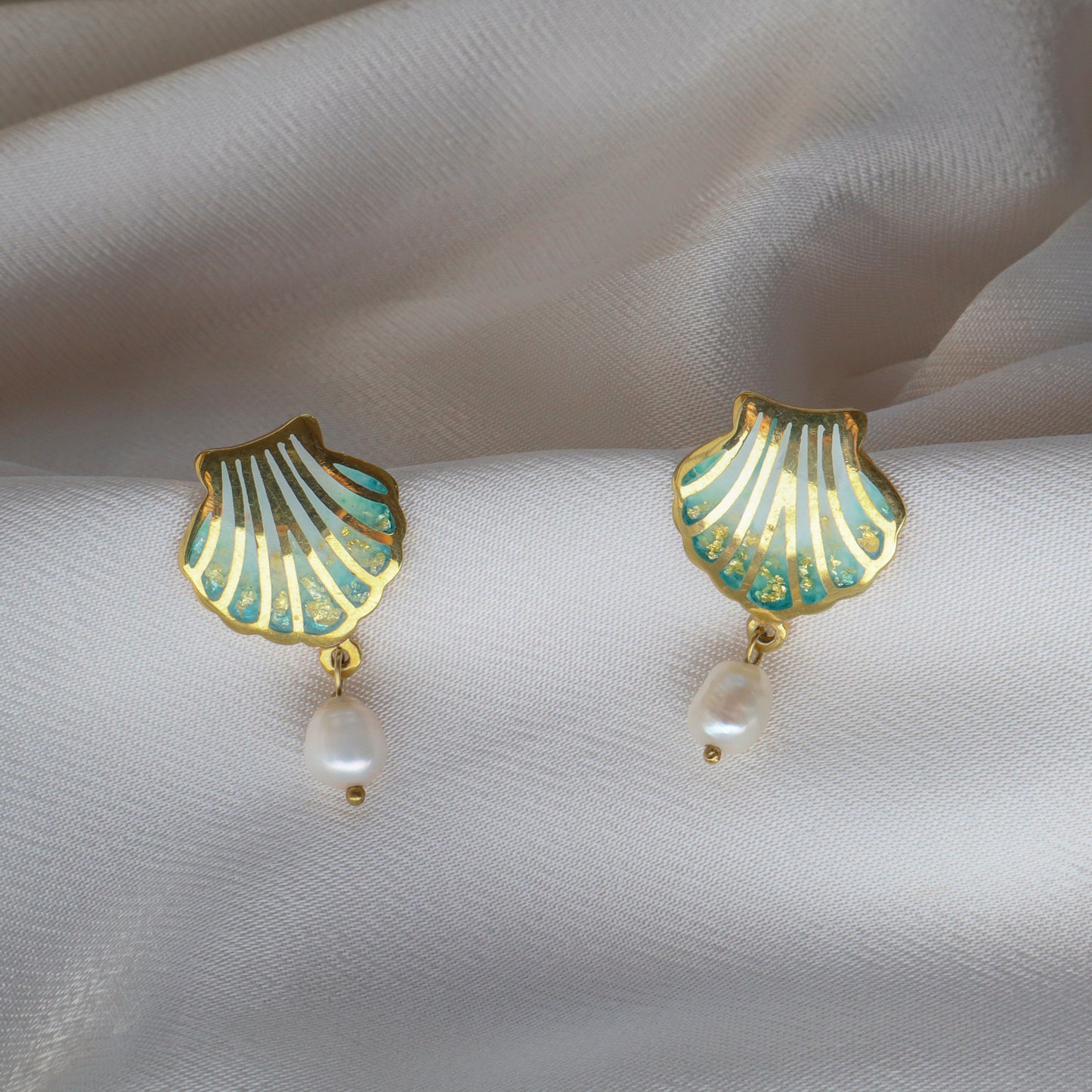 enamel seashell earrings, gold earrings, minankari