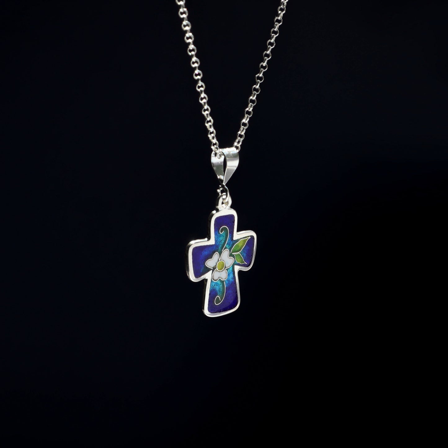 women's cross pendant necklace