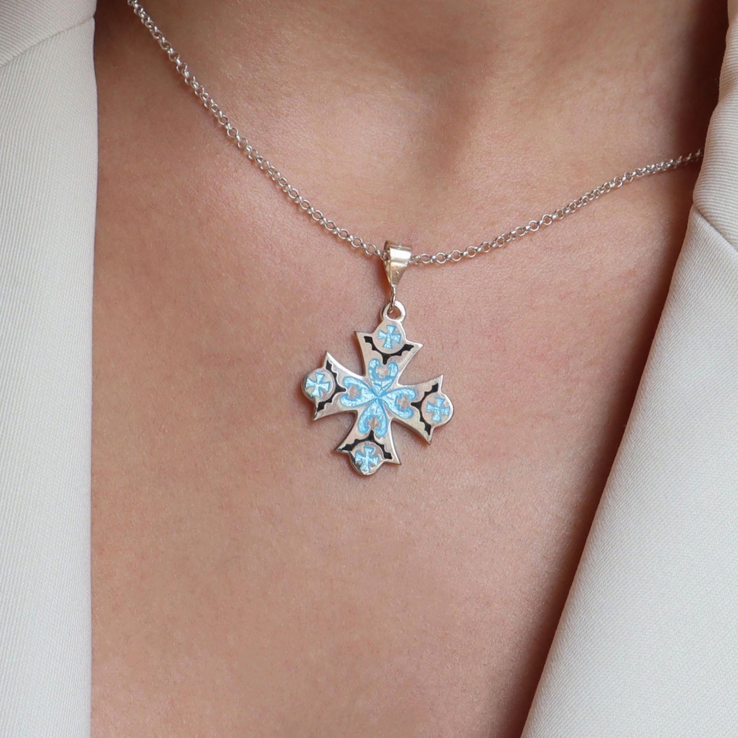 Sterling silver cross pendant necklace